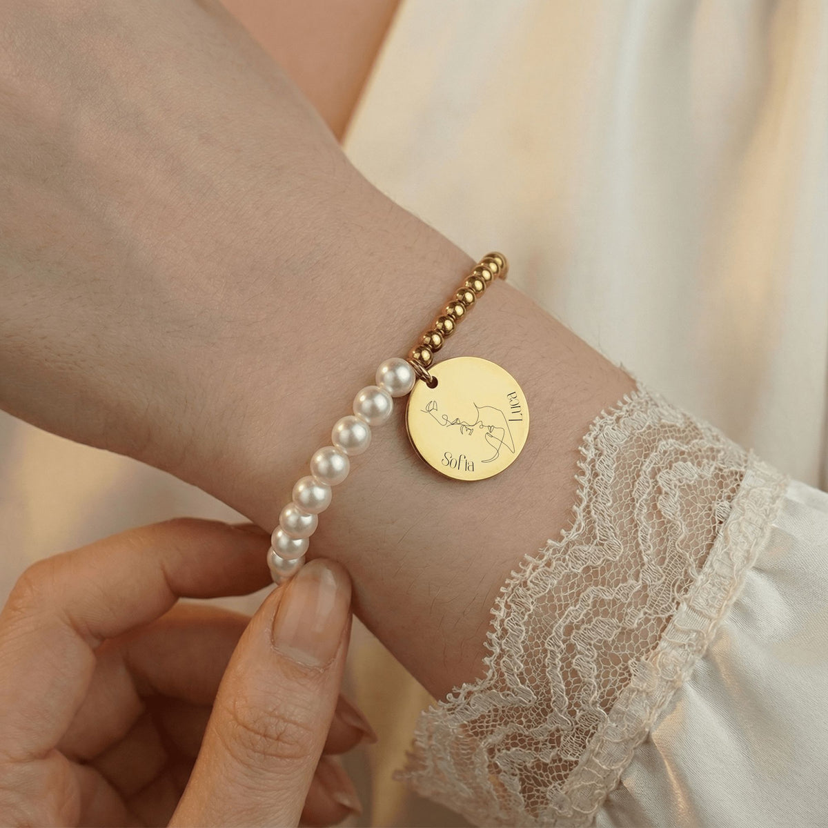 Premium Parelarmband met Gouden Coin – Voor Geliefden